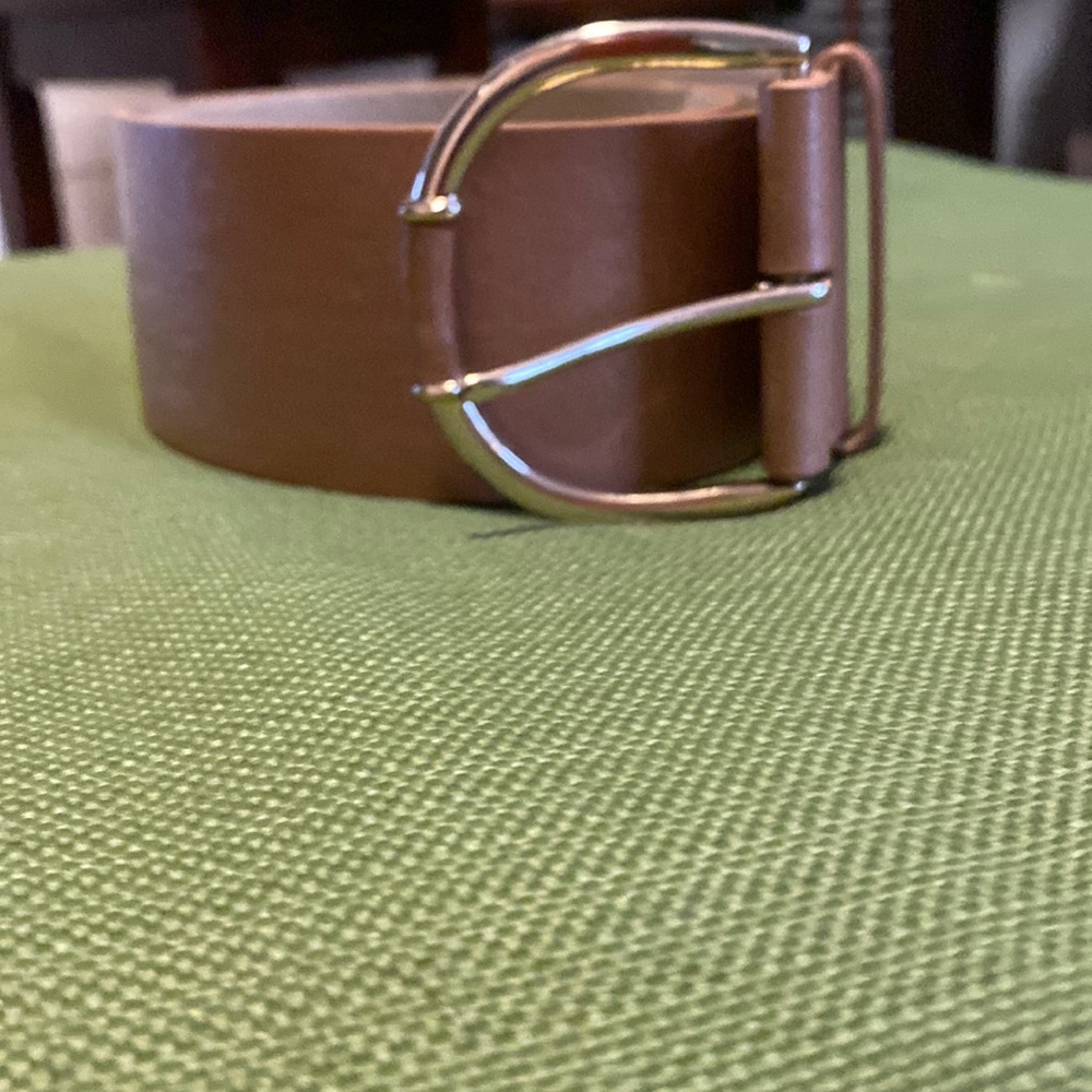 Ann Taylor, carmel-colored, leather belt with gold buckle, size small